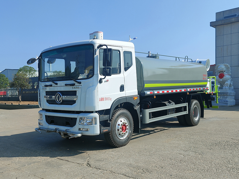 東風(fēng)大多利卡-11.61立方多功能抑塵車